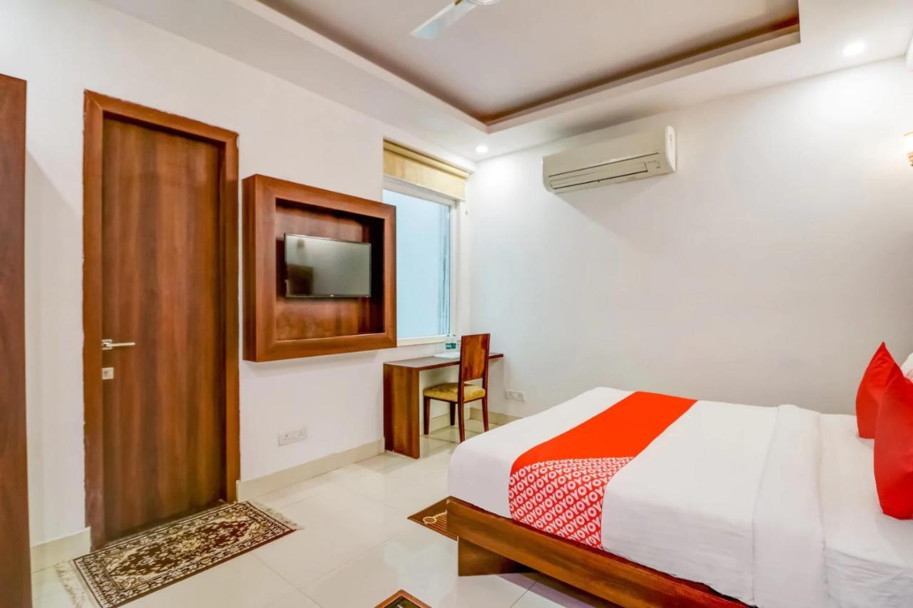 Hotel Airport View New Delhi Exterior photo