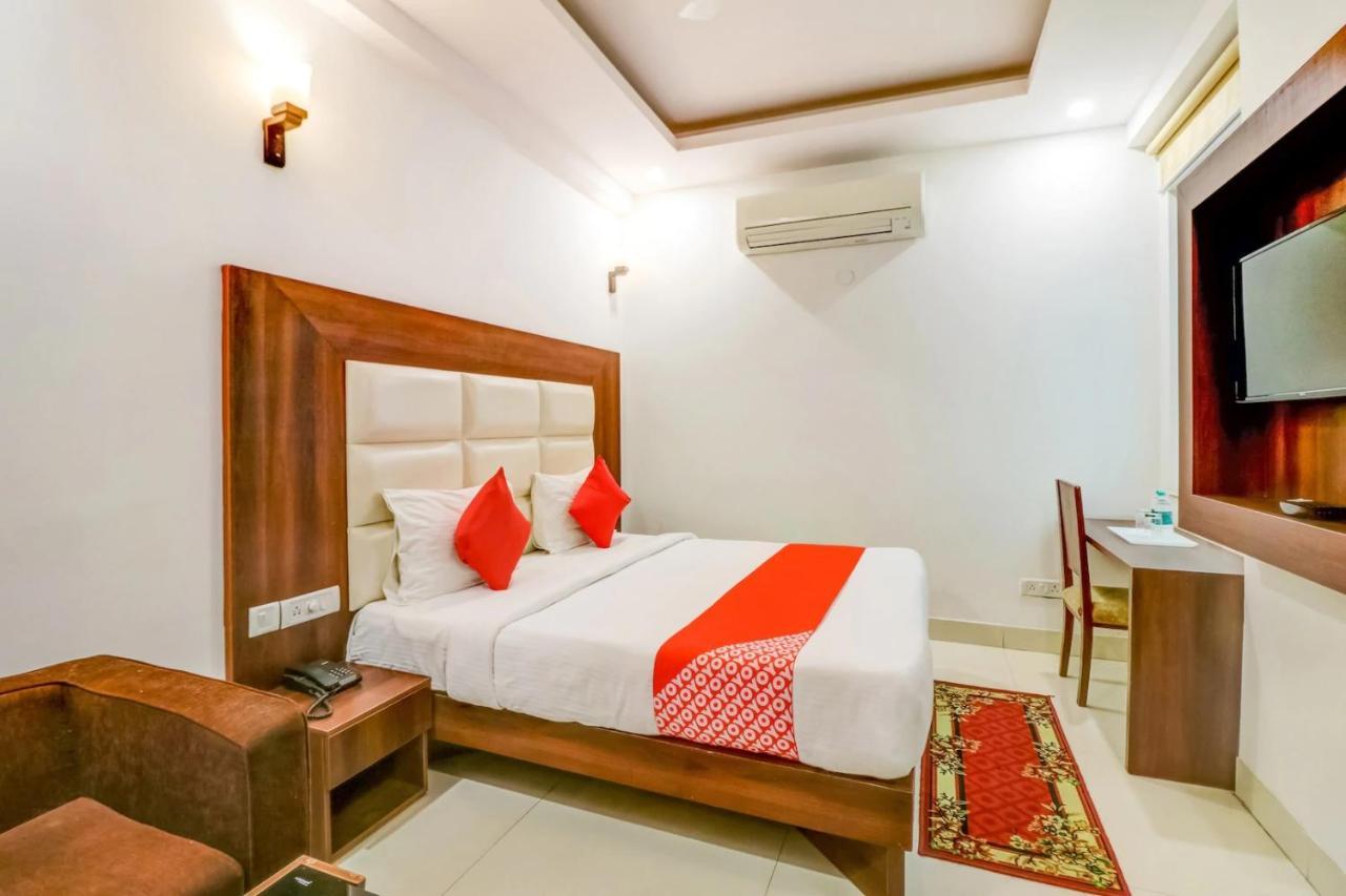 Hotel Airport View New Delhi Exterior photo