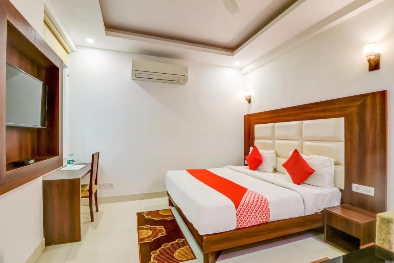 Hotel Airport View New Delhi Exterior photo