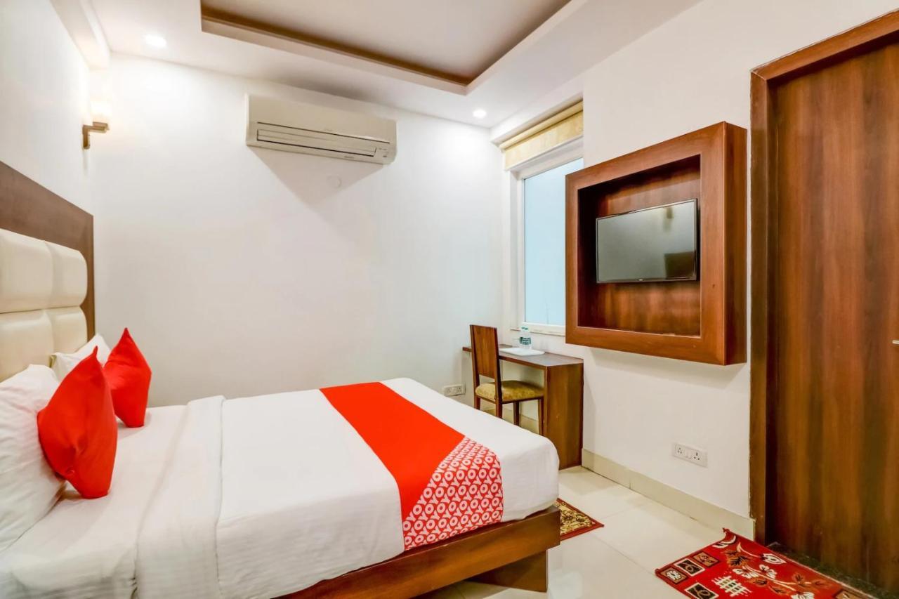 Hotel Airport View New Delhi Exterior photo