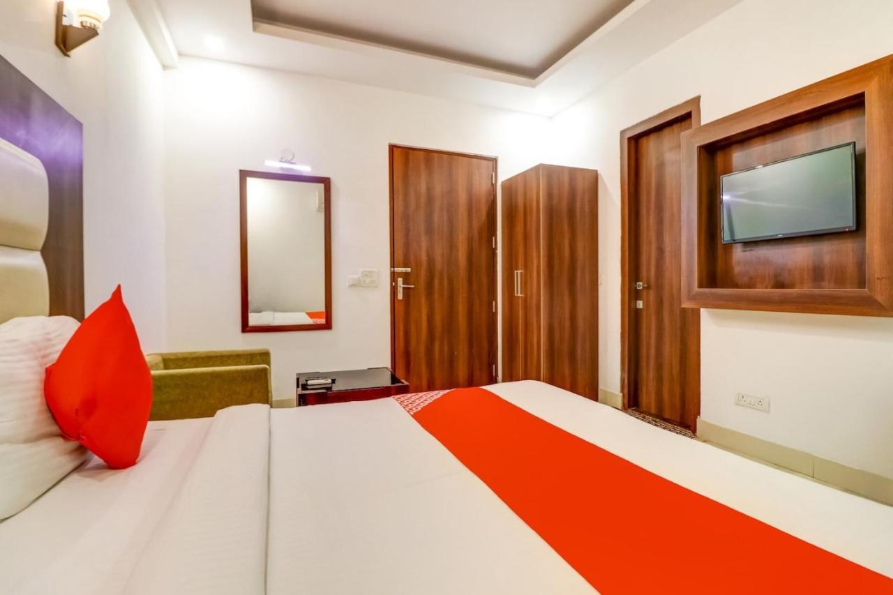 Hotel Airport View New Delhi Exterior photo