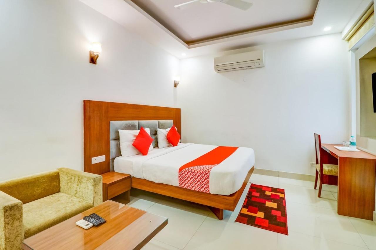 Hotel Airport View New Delhi Exterior photo