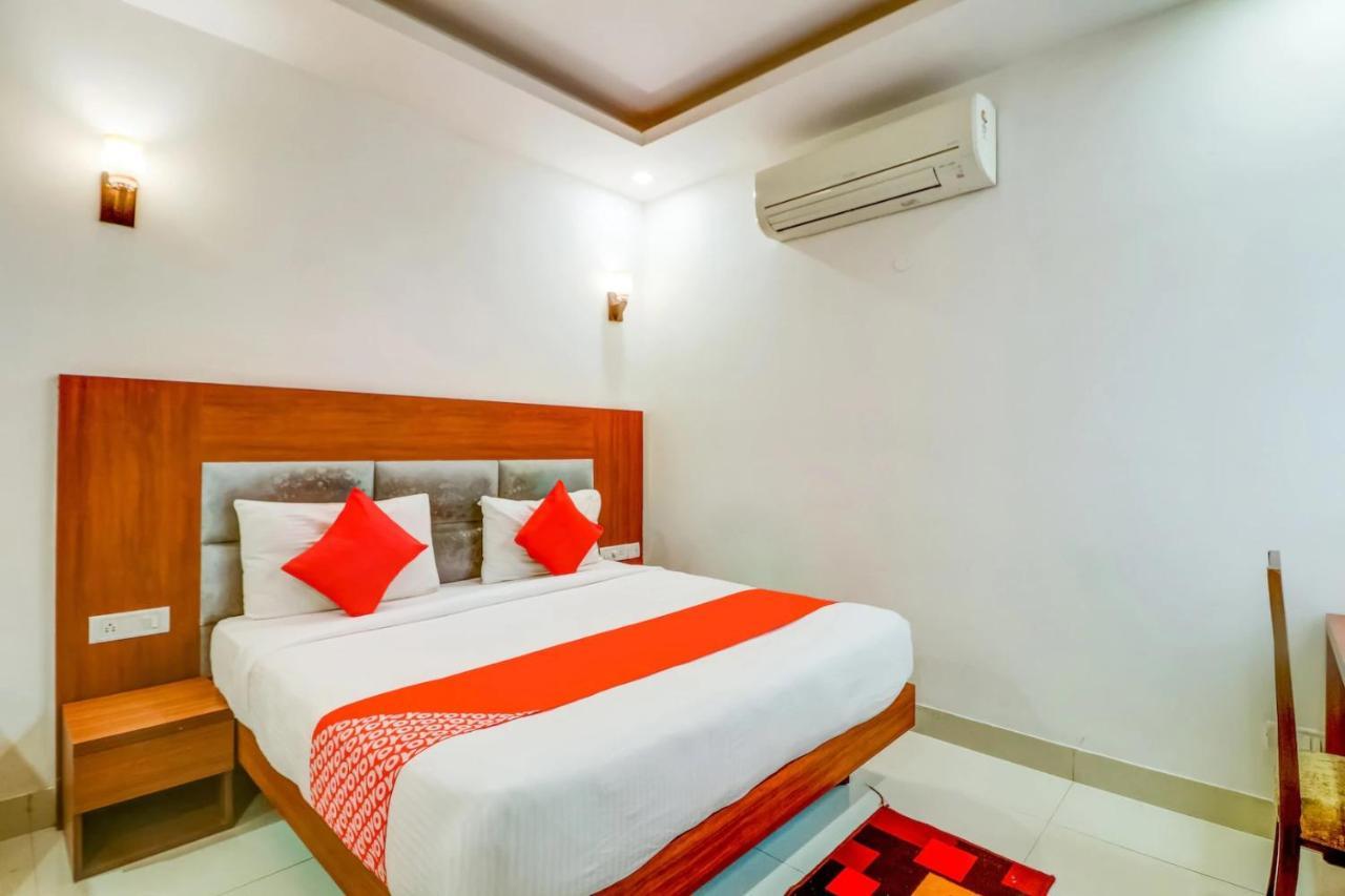 Hotel Airport View New Delhi Exterior photo